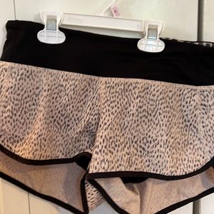 LULULEMON 2.5 inch speed up shorts!!